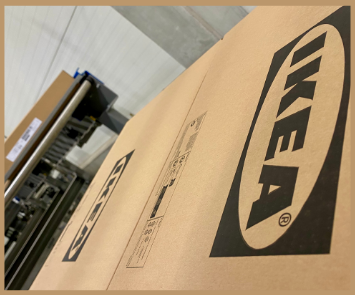 Palety z meblami gotowymi do wysyłki z magazynu Postęp – wielkoseryjna produkcja mebli